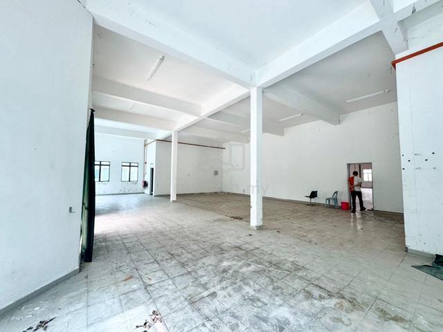 1.5 storey factory Pusat Perindustrian Pontian 4