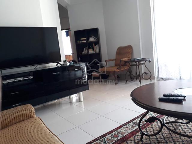 Middle Room avail 4