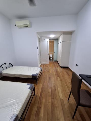 Walking distance to CIQ JB - Master bedroom for rent 1