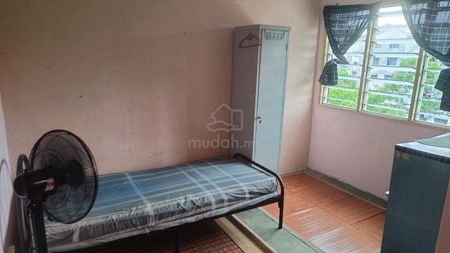Bilik Sewa Flat atas Kedai Taman Desa Serdang 2,Seri Kembangan. 1