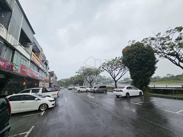 Kuching City Mall 3 Storey Corner Shoplot for Sale 1