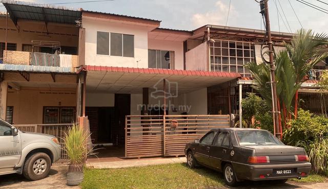 Room with air cond at Tmn Azizul Rahman, Kamunting 1