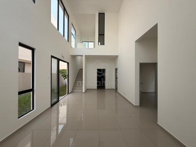 【 Luxury You Can Afford 】LA CASA LUNAS - 1.5 Storey Zero Lot Villa 1