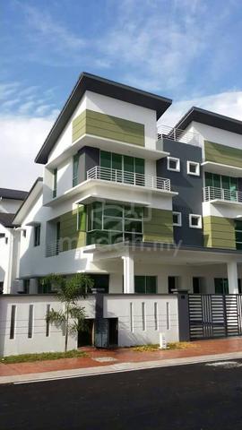 2 1/2 Storey Cluster Semi-D House For Sale 1