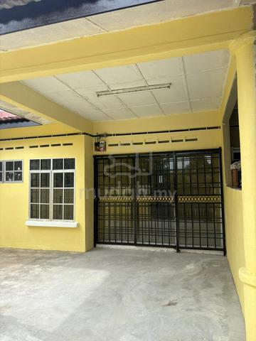 Selangor Banting Not Furnished 1-Storey Terraced House For Rent 1