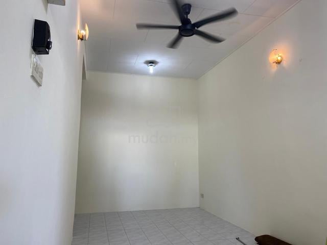 Big single storey house for rent in Ipoh Garden 1