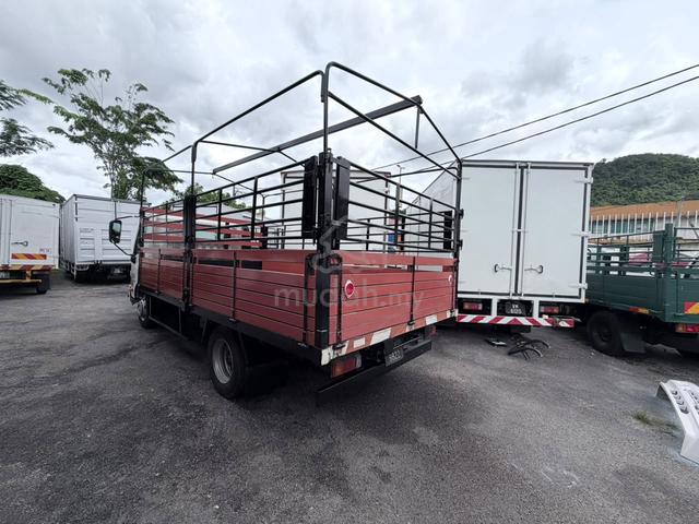 Hino XZU710R cargo 14.5ft 2017/2017 - photo 4 of 6