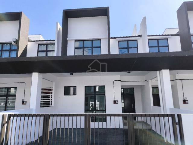 Double-Storey House for Rent – Taman La Casa Fasa 3 1