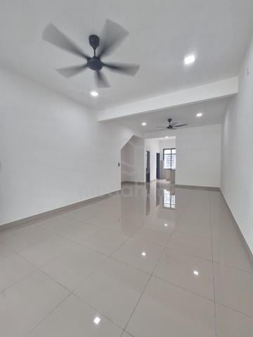 Bandar Dato Onn/ Jalan Perjiranan/ Double Storey/ 3bed 3bath/ rent 1