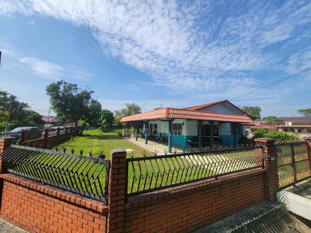 FREEHOLD OPEN Huge Land Single Storey Bungalow Taman Teluk Pulai 1