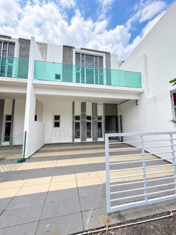 PRICE DROP|FULL LOAN | CASH OUT 🌸Masai Double Storey Terrace House双层 1