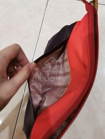 Bonia Preloved Colorblock Pouch Wristlet Handb - photo 3 of 3