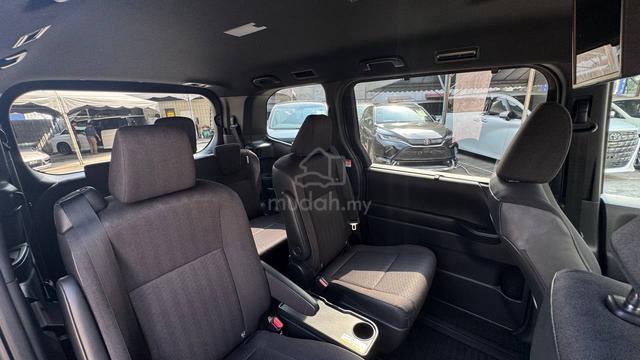 2023 Toyota VOXY 2.0 S-G (A) - 5