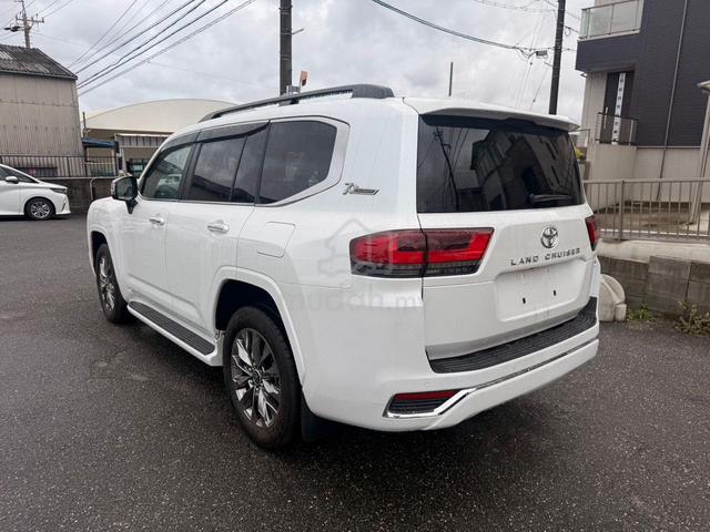 2023 Toyota Land Cruiser 300 ZX 3.5 Petrol - 4
