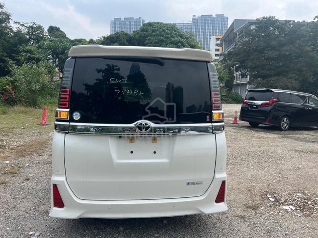 2021 Toyota VOXY 2.0 ZS KIRAMEKI III (A) - 4
