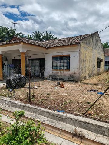 1 Storey terrace (corner unit), Tmn Sri Cahaya 2, Bestari Jaya. 1