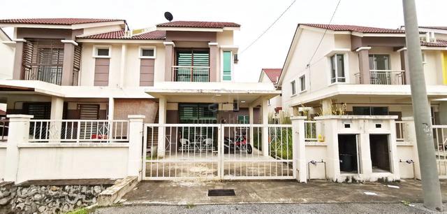 With Kitchen Cabinet, Semi-D 2 Storey Alam Suria, Puncak Alam 1