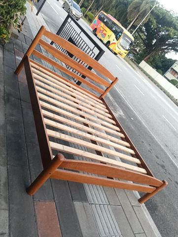 katil queen kayu sold  - photo 4 of 5