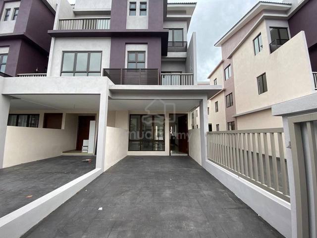 (End Lot, Lower Ground) The Strata Townhouse Bandar Puteri Bangi 1