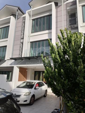2 and half story house in andira park bukit puchong 2 for sale 1
