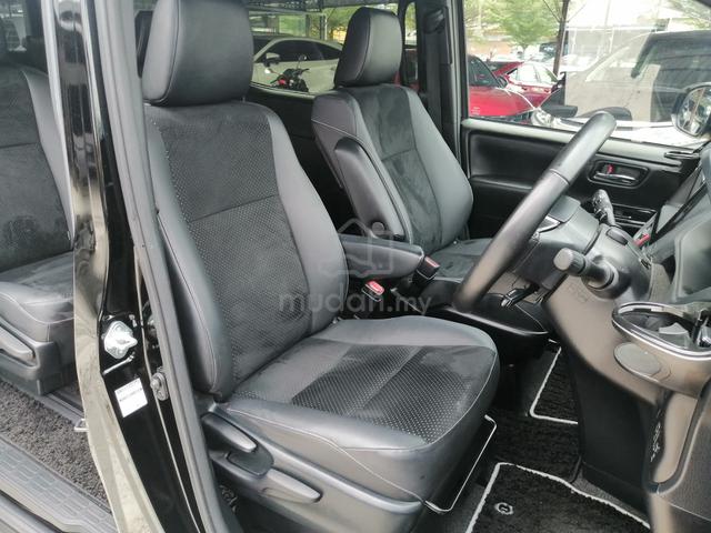 2021 Toyota VOXY 2.0 ZS KIRAMEKI III (A) - 5