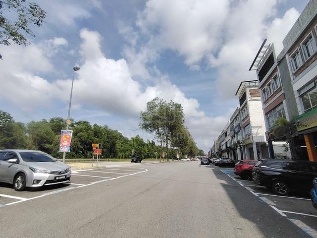 【Main Road】Nusa Sentral 3 Storey Shoplot Whole Block Near Horizon Hill 1