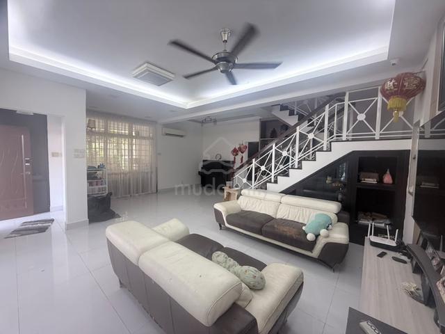 Taman Molek 2 Storey End Lot With Land For Sale 1