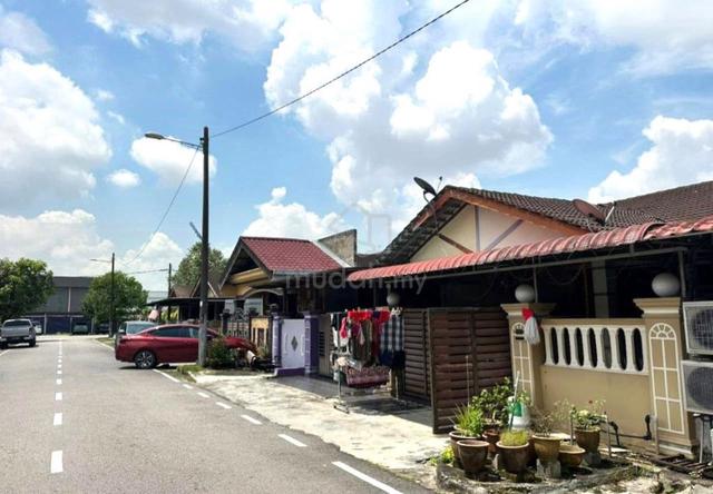 Senai Taman Desa Idaman Jalan Idaman E.Lot Single Storey House 1