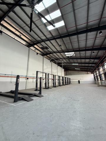 Modern showroom with warehouse and office facility 1