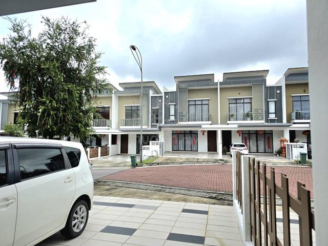 Gated Guarded  Freehold Superlink 2 Tingkat Gloris Horizon Residence 2