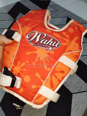 life jacket - photo 3 of 6