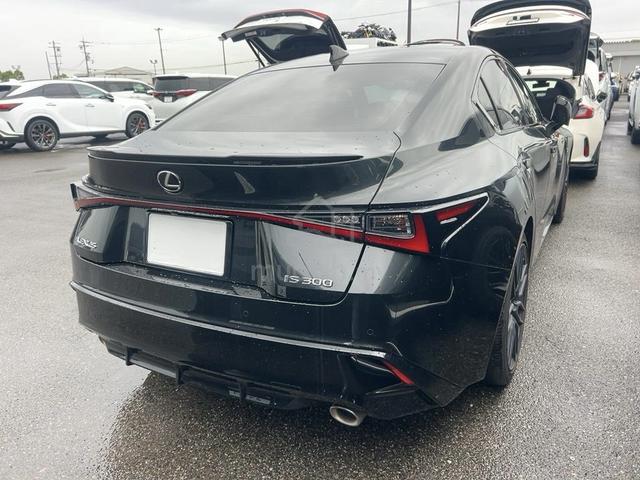 2022 Lexus IS300 2.0 F-SPORT with 360cam Sunroof - 4