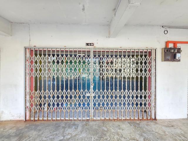 Flat Shop Hj Manan, Kluang 1