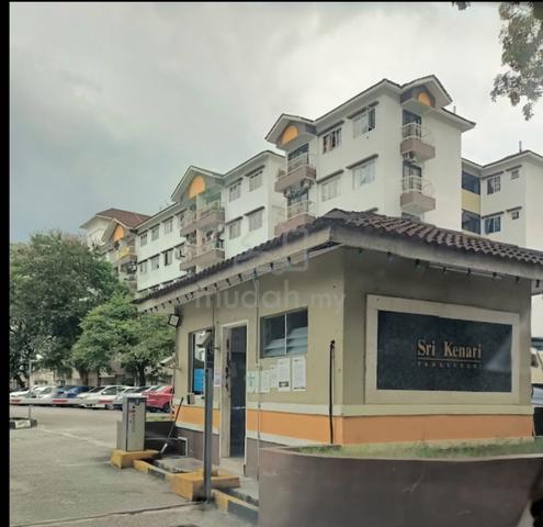 Room at Sri Kenari Apartment near Kipmall Taman Tampoi Indah 1