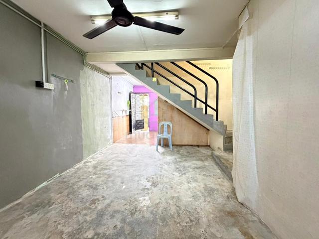 Double Storey Low Cost House @ Taman Munsyi Ibrahim Freehold Unit 1