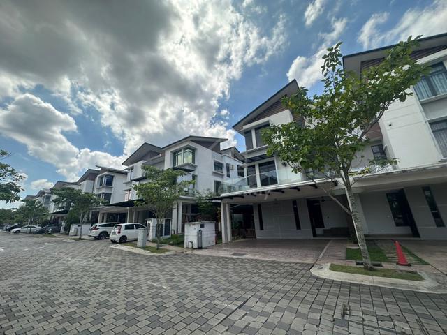 SUNWAY EASTWOOD 3storey Semi-D seri kembangan equine park 1