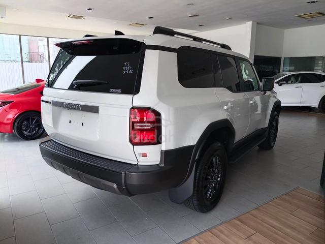 Low mileage 2025 Toyota Land cruiser VX 250 - 2