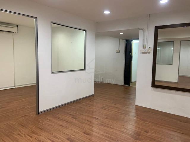 Renovated 2nd floor office 1 mins Walking to Sunway pyramid 2