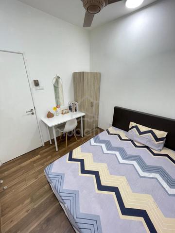 Female Middle Room for rent in Sentul Point Suite include utilities 1