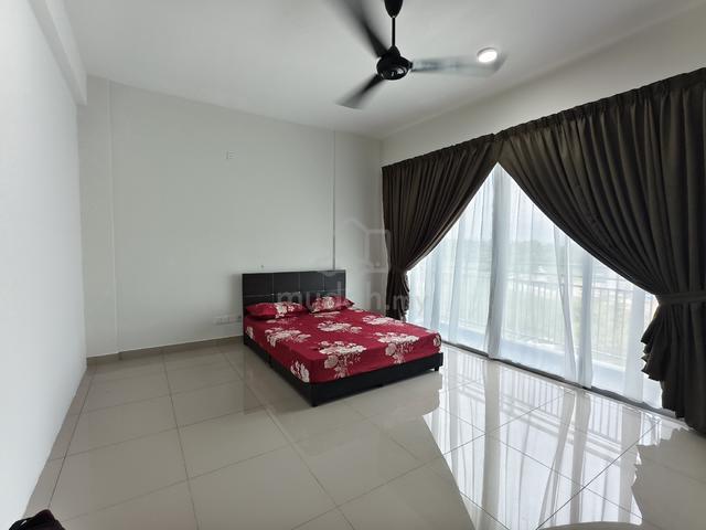 Large middle bedroom for rent 1
