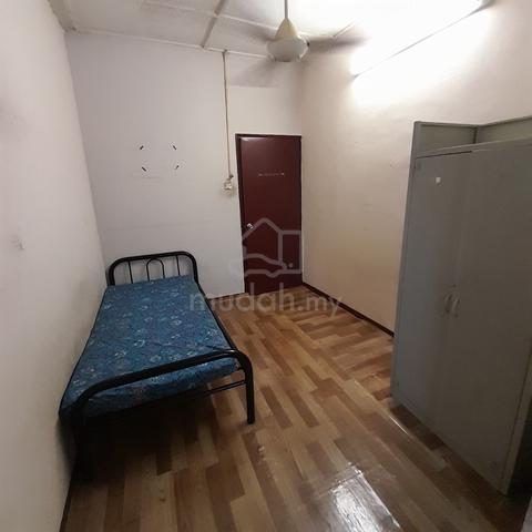 Jalan Kaki MRT Bilik Single Lelaki Attach Bathroom  ( July Intake ) 1