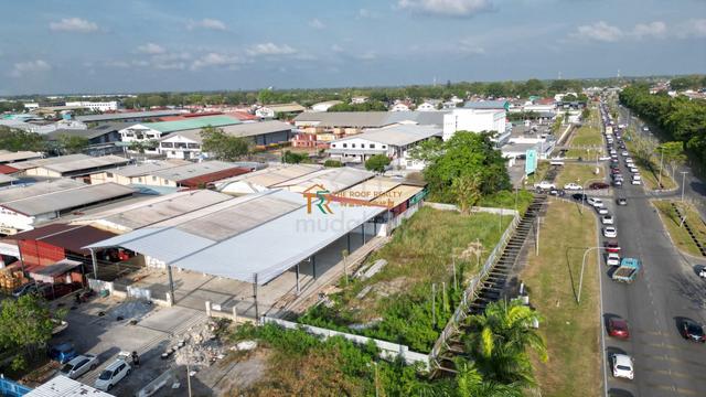 WAREHOUSE FOR RENT Piasau next to main road 1