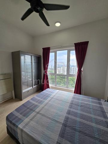 The Holmes, Middle Room, Fully Furnished, Free Wifi, Muslim Lady only 1