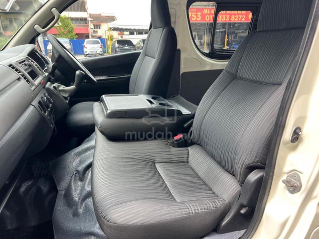 2011 Toyota HIACE 2.5 Diesel (M) window van - 5