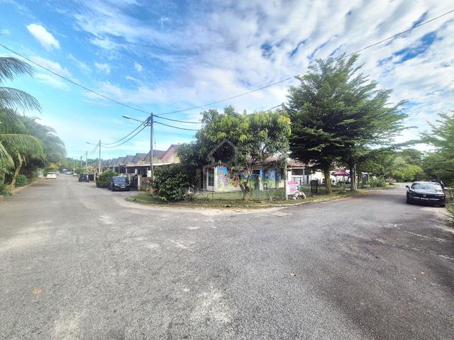 CORNER LOT FREEHOLD 3197ft Single Storey House Semenyih Permai 2