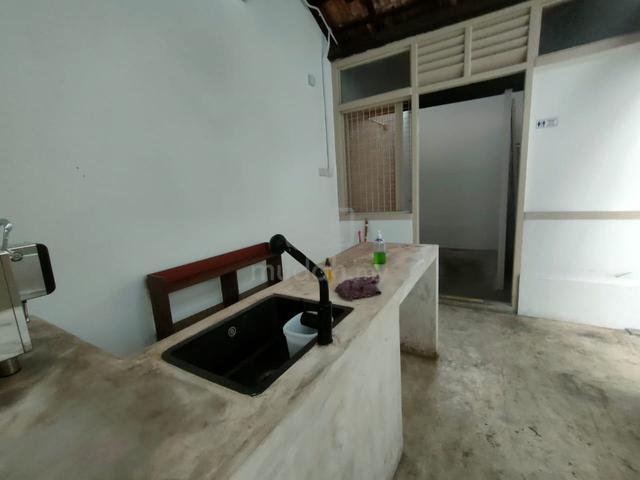 Ground Floor Office Lot Georgetown With Airconds Nice Condition 5