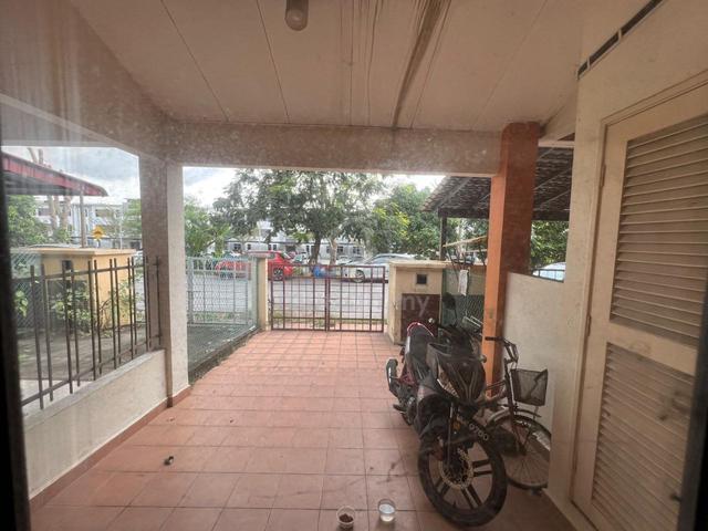 Open Facing Ground Floor Townhouse, Seri Pristana Saujana Utama 2