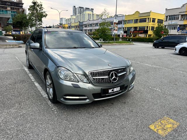 2010 Mercedes Benz E300 sun roof push start - 5