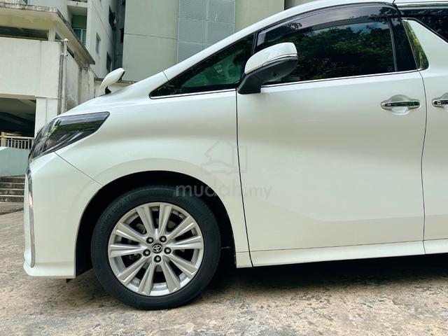 30k km Genuine 2022 Toyota ALPHARD 2.5 7 seater - 5