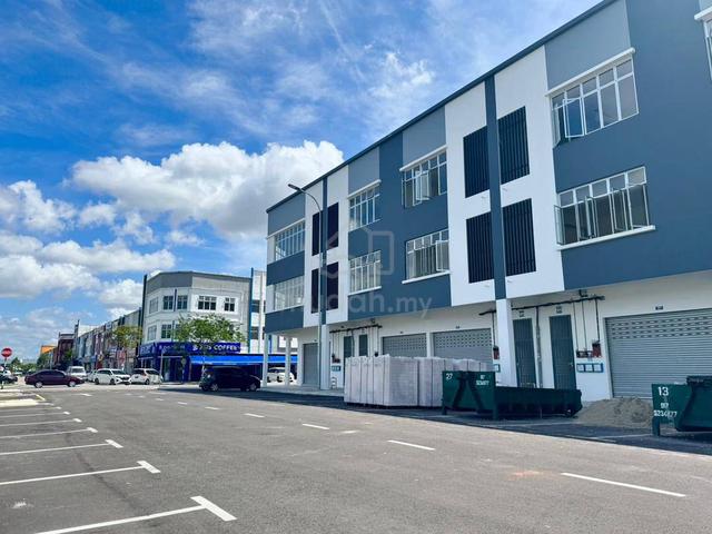 3-Strorey Shot Lot Rent Vervocity Shoplot Indahpura Kulai/ Main Road 1